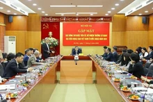 Vue d’ensemble de la rencontre entre le ministère de l’Intérieur et la délégation des chefs des missions diplomatiques vietnamiennes à l’étranger pour le mandat 2026-2029. Photo: Revue Organisation de l’État et Travail