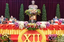 Le secrétaire général du Comité central du LPRP et président du Laos, Thongloun Sisoulith, prend la parole lors de la cérémonie d'ouverture du 12e Congrès national du Parti révolutionnaire populaire lao (LPRP) à Vientiane, le matin du 6 janvier. Photo : NDEL. 