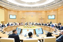 Vue d’ensemble de la séance de travail entre le vice-ministre Nguyen Hoang Long et la délégation d’entreprises suisses et européennes. Photo : moit.gov.vn