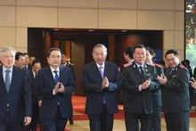 Le secrétaire général du Parti communiste vietnamien, To Lam, et des dirigeants du Parti et de l'État à la cérémonie marquant les 80 ans de la fondation du secteur de l’inspection au Vietnam.