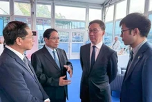 Le Premier ministre Pham Minh Chinh (2e de gauche à droite) rencontre le vice-président chinois Han Zheng. Photo : VGP.