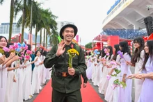 Les jeunes de la capitale partent avec enthousiasme accomplir leur service militaire