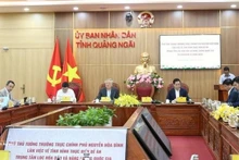 Lors de la séance de travail entre le vice-Premier ministre permanent Nguyen Hoa Binh et les autorités de la province centrale de Quang Ngai. Photo : VNA 