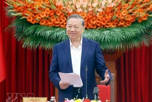 Le secrétaire général du Parti communiste du Vietnam (PCV), To Lam, s'exprime lors de la séance de travail. Photo: VNA 