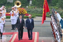[EN IMAGES] Le président vietnamien Luong Cuong accueille officiellement le président du Conseil européen, Antonio Costa
