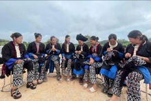 Réaliser un costume Dao Khau demande une année de travail méticuleux. Photo : VH.