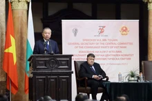 Le secrétaire général du Parti, To Lam, s'est rendu le 24 octobre à l'Université de Sofia et a prononcé un discours politique retraçant les 75 ans d'amitié entre le Vietnam et la Bulgarie. Photo : VNA