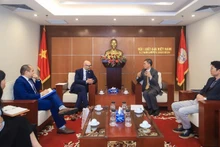 L’Association des juristes du Vietnam en réunion avec le secrétaire général de la Cour permanente d’arbitrage. Photo : Association des juristes du Vietnam.