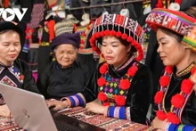 Les habitants suivent le XIVᵉ Congrès national du Parti avec une confiance indéfectible et l’espoir que les décisions stratégiques prises continueront de faire progresser le pays de manière rapide et durable.