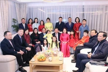 Le Premier ministre Pham Minh Chinh en visite chez M. Hoang Dinh Thang en République tchèque en janvier 2025. Photo : VNA