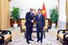 Le vice-ministre vietnamien des Affaires étrangères, Ngo Le Van, a reçu le Dr Martin Czepelak, secrétaire général de la Cour permanente d’arbitrage. Photo : baoquocte.