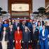 Le Premier ministre Le Minh Hung et les délégués. Photo : VNA.