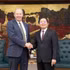 Le vice-Premier ministre Ho Quoc Dung (droite) et Mark Armstrong, directeur commercial du groupe français Pasqal pour l’Europe, le Moyen-Orient, l’Afrique et l’Asie-Pacifique. Photo: chinhphu.vn