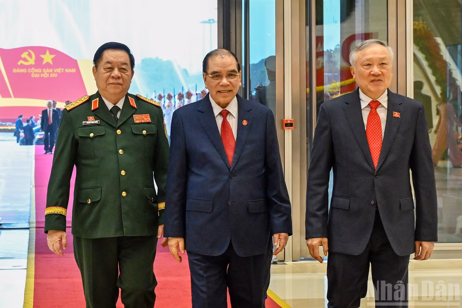 L’ancien Secrétaire général Nong Duc Manh assiste à la séance d’ouverture. (Photo : DUY LINH)