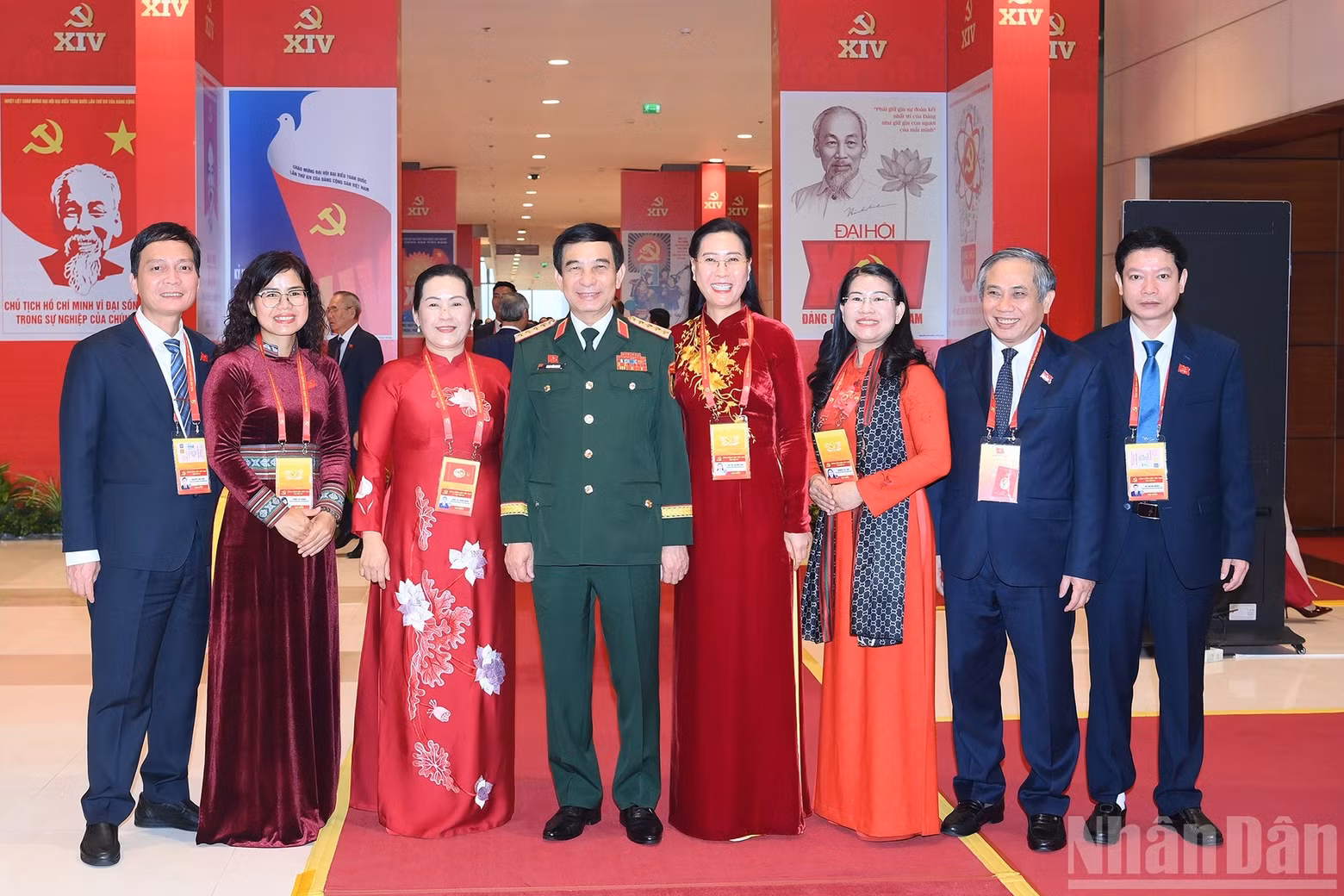 Le ministre de la Défense Phan Van Giang avec les délégués participant à la séance d’ouverture. (Photo : TRAN HAI)