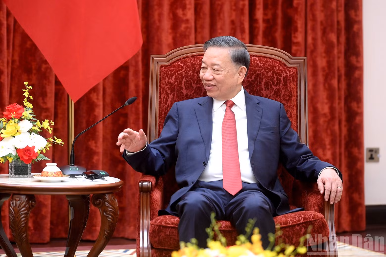 Le secrétaire général du Parti communiste du Vietnam et président de la République prend la parole lors de la rencontre.
