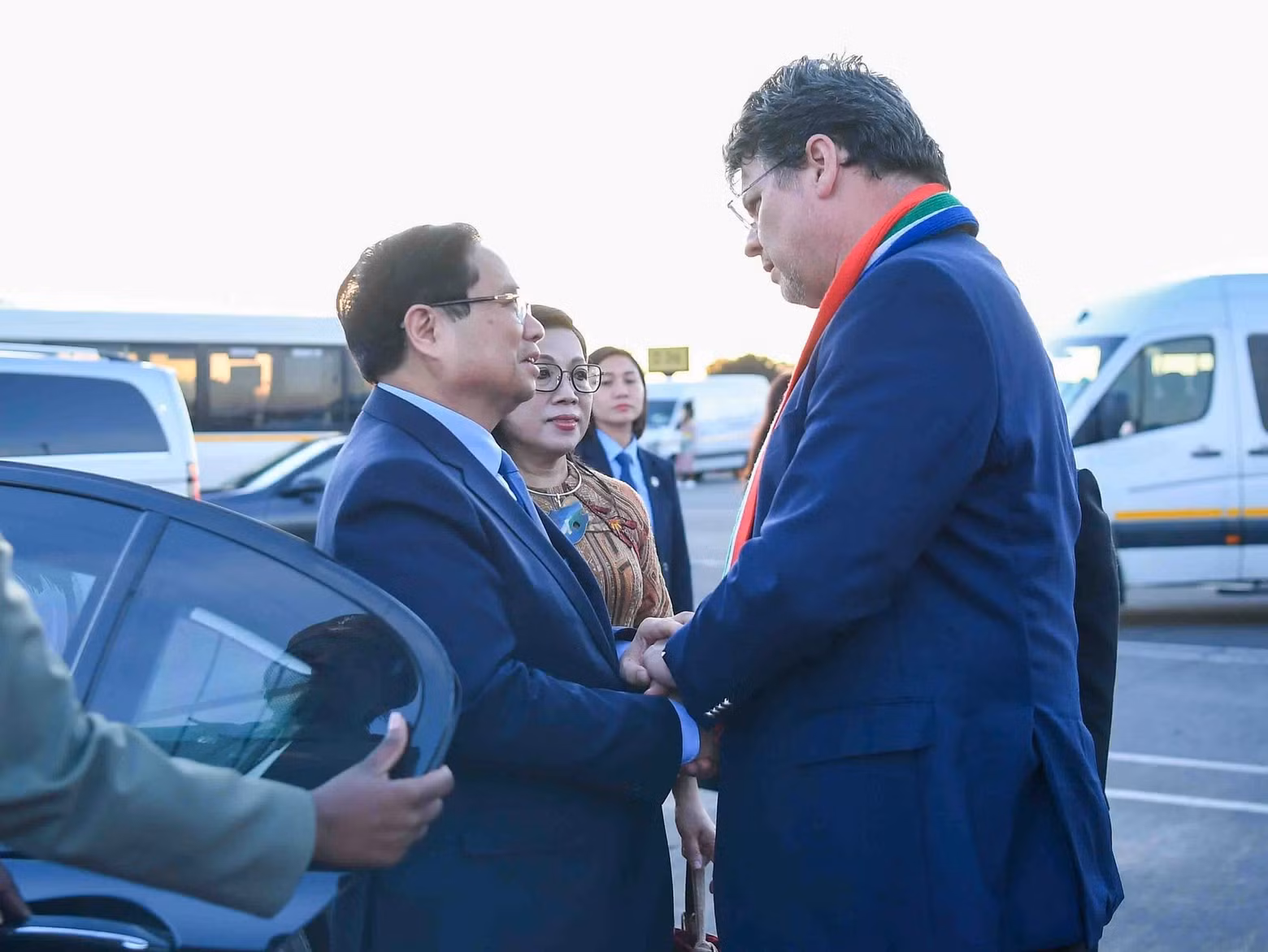 Le Premier ministre Pham Minh Chinh et son épouse ont achevé leur participation au Sommet du G20 en Afrique du Sud. (Photo : Duong Giang – VNA)