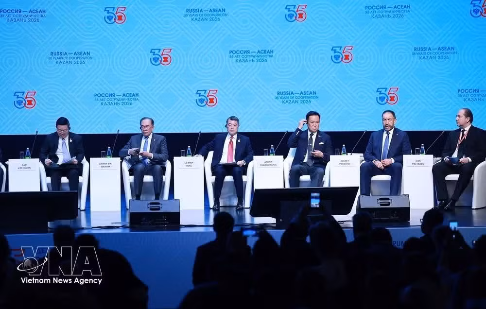 Le Premier ministre Le Minh Hung à la cérémonie d’ouverture du Forum d’affaires ASEAN-Russie. Photo: VNA