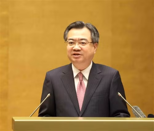 Le président de la Commission des politiques et des stratégies du Comité central du Parti, Nguyen Thanh Nghi, lors de la conférence nationale pour étudier et mettre en œuvre les résolutions adoptées à l'issue du 3e Plénum du Comité central du Parti du XIVe mandat, le 29 juillet à Hanoï. Photo : VNA