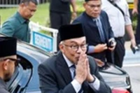 En Malaisie, le leader de l'opposition, Anwar Ibrahim, nommé Premier ministre 