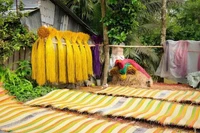 Avec des mains habiles, les gens de Dinh Yen créent chaque année des millions de nattes aux motifs sophistiqués et de haute qualité. Photo : baodulichvn.com