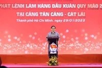 Le PM assiste au lancement des premières exportations de l’année du Chat du port de Tân Cang-Cat Lai. Photo : VGP