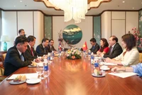 Séance de travail entre le vice-ministre vietnamien de la Culture, des Sports et du Tourisme, Ta Quang Dong, et le vice-ministre laotien de l'Information, de la Culture et du Tourisme, Kouamoua Vansy, le 3 septembre à Quy Nhon. Photo: toquoc