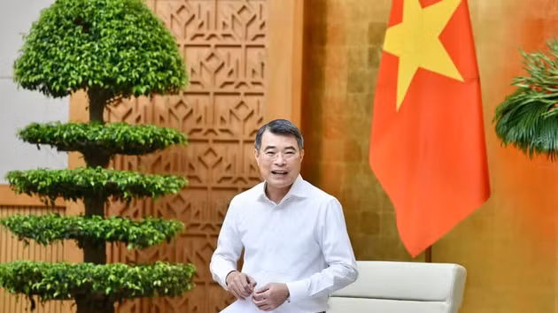 Le Premier ministre vietnamien Lê Minh Hung s'exprime lors de la réunion. Photo : NDEL.
