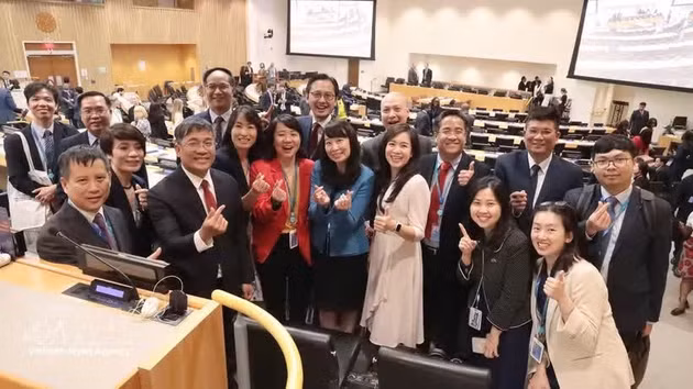 La délégation vietnamienne lors du vote pour l’élection des juges du Tribunal international du droit de la mer (TIDM). Photo : VNA.
