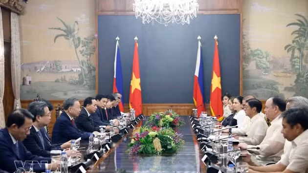 Entretien entre le secrétaire général et président vietnamien To Lam et le président Ferdinand R. Marcos Jr., à Manille, le 1er juin. Photo : VNA.