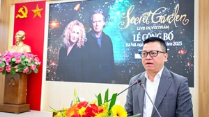 Le Quoc Minh, rédacteur en chef du Journal Nhân Dân, s'est exprimé lors de la cérémonie d’annonce des artistes internationaux dans le cadre du projet musical caritatif « Good Morning Vietnam 2025 ».