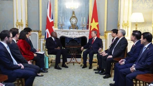 Le secrétaire général du PCV Tô Lâm (droite) et le vice-Premier ministre britannique David Lammy. Photo : VNA.