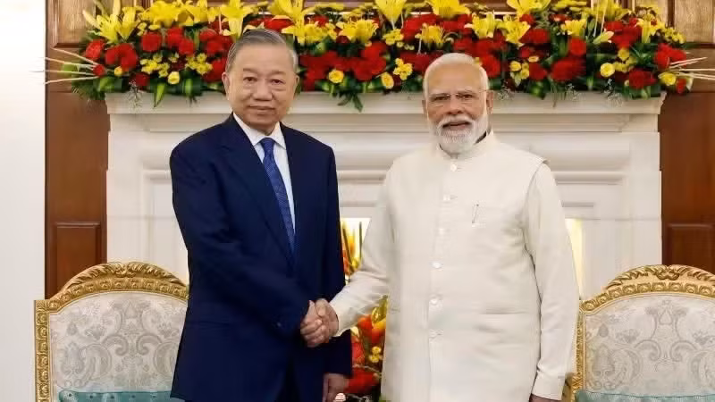 Le secrétaire général du Parti communiste du Vietnam et président de la République, To Lam (à gauche), s’entretient en tête-à-tête avec le Premier ministre indien Narendra Modi au Palais du Premier ministre à New Delhi, en Inde, le 6 mai 2026. (Photo : VNA)