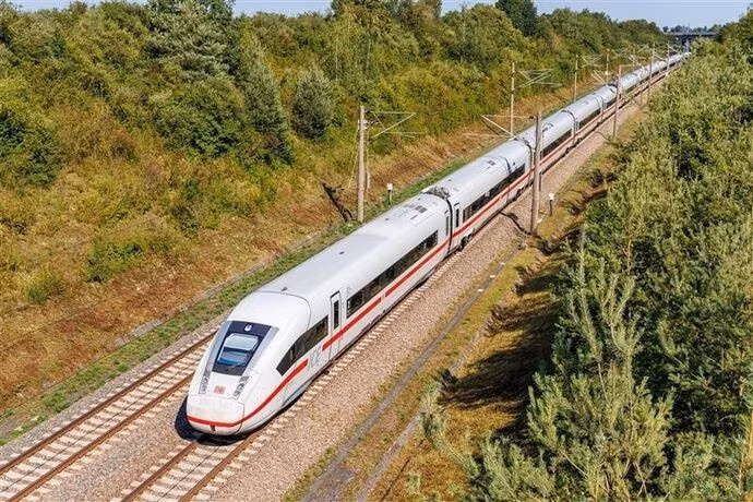 Le forum Vietnam - France sur le ferroviaire vient d'être organisé le 8 mai à Hanoï. Photo : CVN.