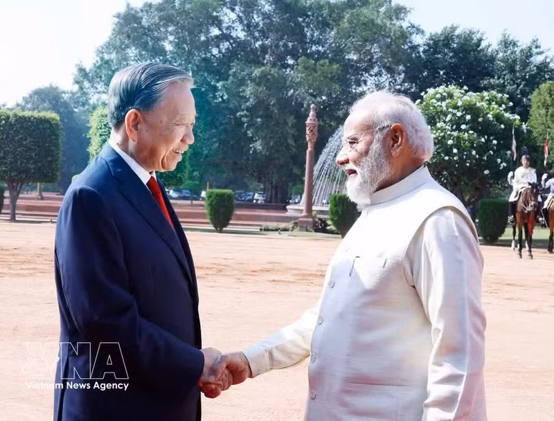 Le Premier ministre indien Narendra Modi, et le secrétaire général du Parti communiste du Vietnam (PCV) et président du Vietnam, To Lam. Photo: VNA