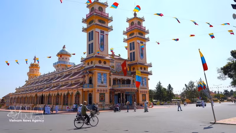 Le 2569e anniversaire de Bouddha célébré dans l'ancienne capitale de Huê Photo : VNA. 