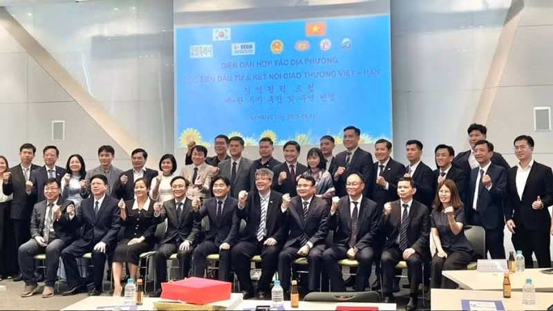 Les délégués au Forum prennent une photo souvenir. Photo : VKBIA.