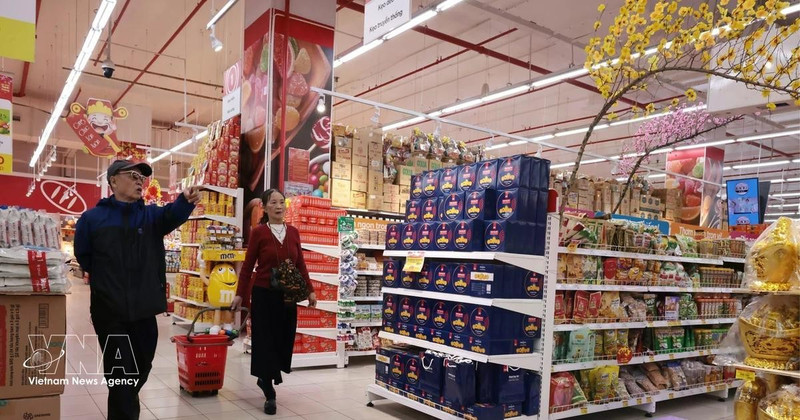 Le réseau de distribution continue de jouer un rôle clé dans la stabilisation du marché. Photo : VNA. 