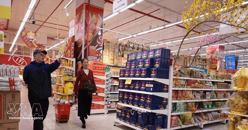 Le réseau de distribution continue de jouer un rôle clé dans la stabilisation du marché. Photo : VNA. 