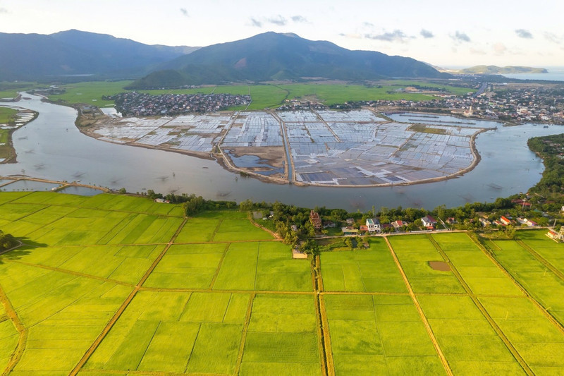 Le champ de sel pittoresque de Quang Tri. Photo: tienphong.vn