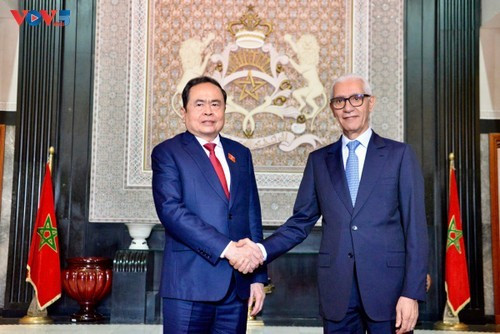 Entretien officiel entre les délégations vietnamienne et marocaine. Photo : VOV.