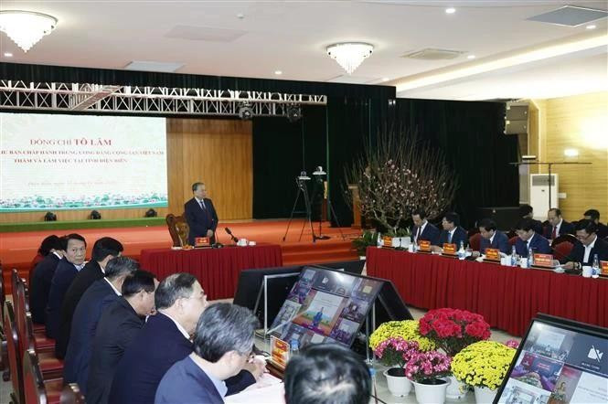 Lors de la séance de travail. Photo : VNA.