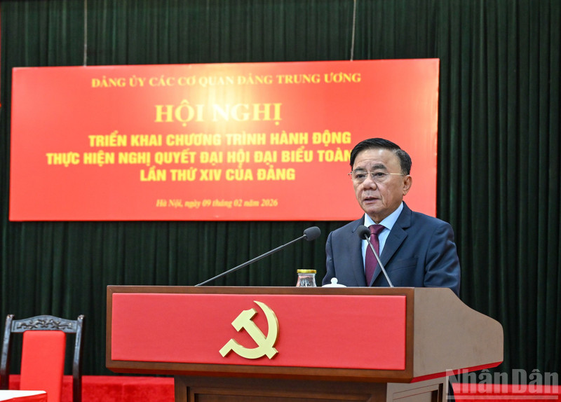 Tran Cam Tu, permanent du Secrétariat et secrétaire du Comité du Parti des organes centraux du Parti, prononce le discours de clôture de la conférence. Photo : DUY LINH.