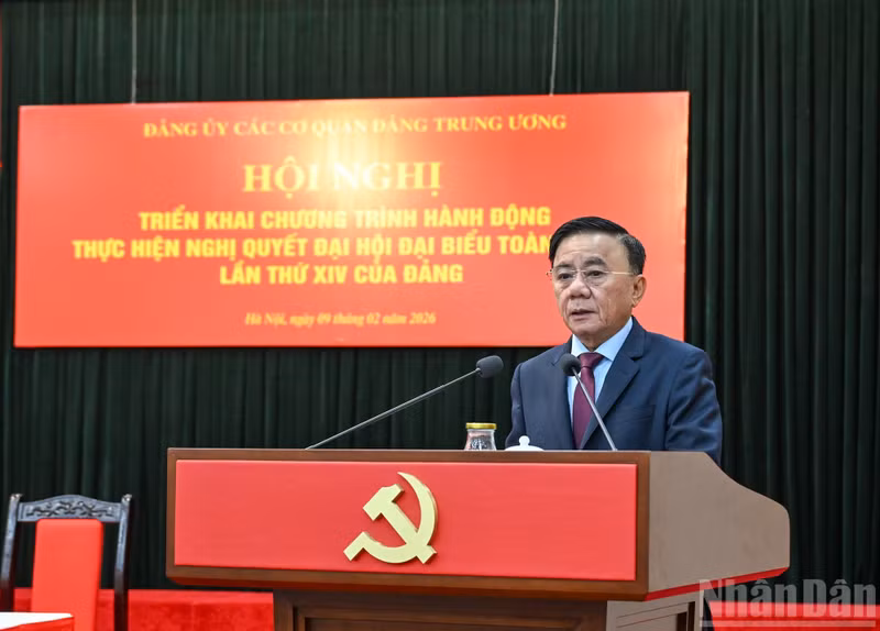 Tran Cam Tu, permanent du Secrétariat et secrétaire du Comité du Parti des organes centraux du Parti, prononce le discours de clôture de la conférence. Photo : DUY LINH.