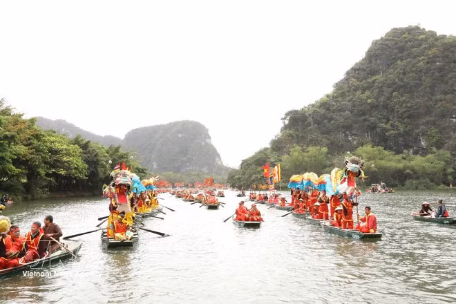 Le festival de Tràng An, Ninh Bình (Photo : VNA)