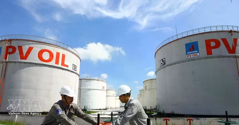 Exploitation du système d’approvisionnement en carburants à PV Oil Nha Be, à Ho Chi Minh-Ville. Photo: VNA