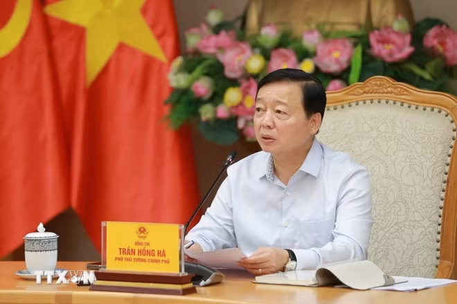 Le vice-Premier ministre Trân Hông Hà, président du Comité national de sécurité de l’aviation civile, lors de la réunion, à Hanoi, le 5 juin. Photo : VNA.