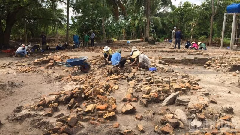 Des fouilles du site culturel d'Oc Eo-Ba The, commune d'Oc Eo. Photo : nhandan.vn