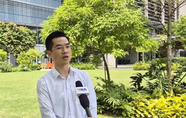 Le docteur Ha Son Tung de l’Agence pour la science, la technologie et la recherche (A*STAR) répond à une interview de l'Agence vietnamienne d'information. Photo: VNA