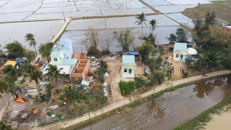 De nombreux foyers vivant dans les « épicentres des inondations » de Hoa Thinh, Hoa Xuan, Hoa Hiep. Photo : vnexpress.net